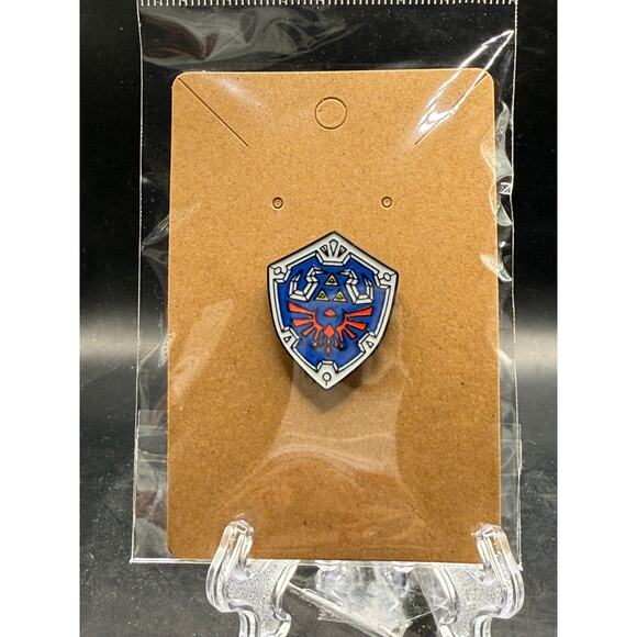 Legend of Zelda Hyrule Shield Enamel Pin - Ocarina of Time - Picture 2 of 3